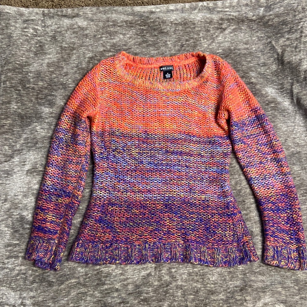 Wet Seal Womanโs Knit Sweater Size Medium (could work for a small) - Picture 1 of 13
